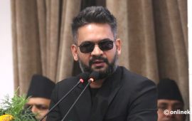प्रधानमन्त्री र नेपाल तयारी पोसाक उद्योग संघका पदाधिकारीबीच छलफल हुँदै