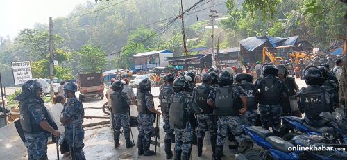 बाराको ३ नम्बर पुल क्षेत्रको बस्तीमा चल्यो डोजर, स्थानीय भन्छन्– राज्यले दमन गर्‍यो