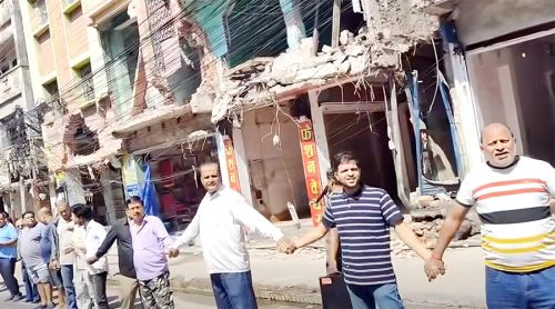 वीरगञ्जको मुख्य सडक विस्तारविरुद्ध मानव साङ्लो प्रदर्शन