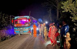 बीपी राजमार्गमा लापरबाही गरेर माइक्रो बस चलाउने ५ चालक नियन्त्रणमा