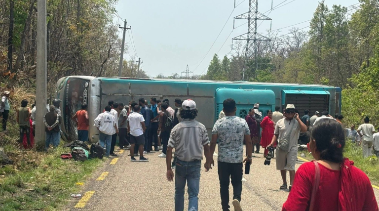 बर्दिया राष्ट्रिय निकुञ्जमा बस दुर्घटना, १८ जना घाइते