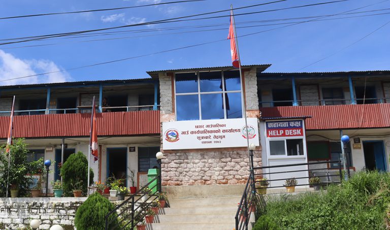 छथरमा जनप्रतिनिधि र कर्मचारीका बालबालिका सामुदायिक विद्यालयमा पढाउनुपर्ने