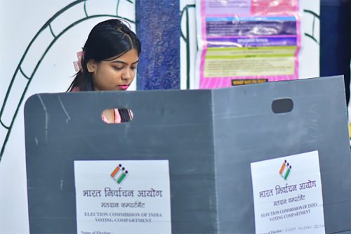 भारत पश्चिम बंगालका २८५ केन्द्रमा पुन: मतदान गराउने निर्णय