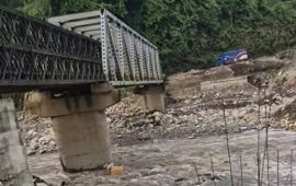 कान्ति लोकपथबाट बागमतीमा गाडी खस्यो, चालक बेपत्ता