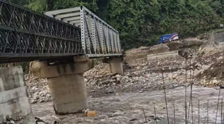 कान्ति लोकपथबाट बागमतीमा गाडी खस्यो, चालक बेपत्ता
