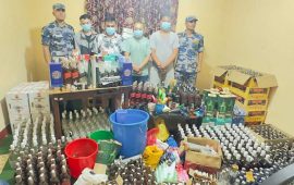 ब्ल्याक लेबलसम्मका ब्रान्डेड नक्कली मदिरासहित चार जना पक्राउ   