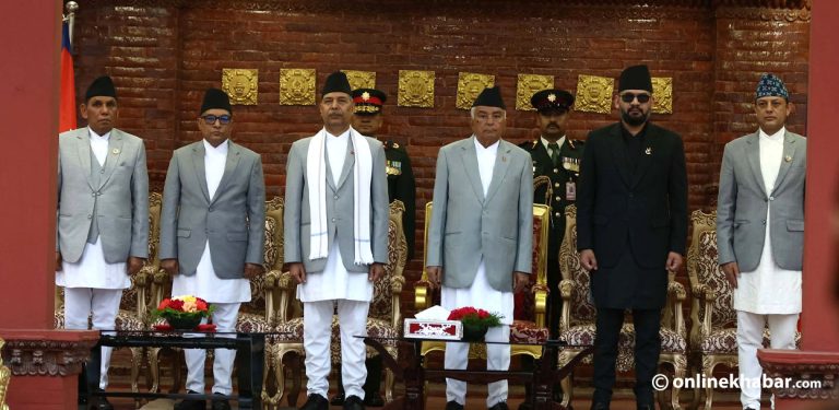 प्रधानन्यायाधीश शर्माले लिए राष्ट्रपतिबाट शपथ (तस्वीरहरू)