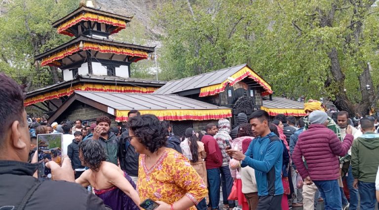 लगातार चार दिन बिदाले मुक्तिनाथमा दर्शनार्थी ओइरो