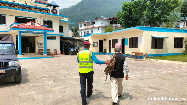 गुल्मी प्रहरीले थाल्यो ‘नागरिक सहजकर्ता सेवा’