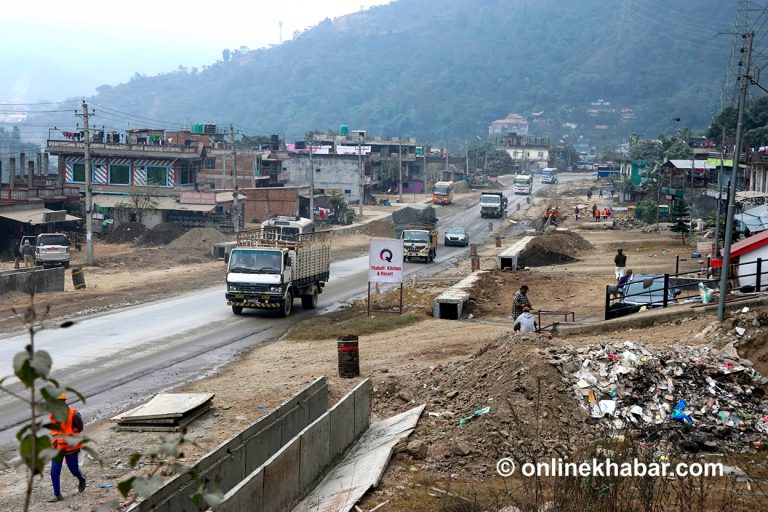 चर्को मूल्यवृद्धि र निर्माण सामग्री अभावले रोकियो नागढुंगा-मुग्लिन सडक विस्तार