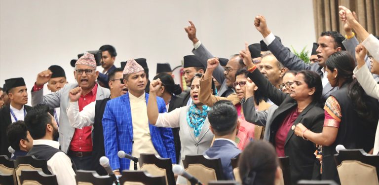प्रधानमन्त्रीको खोजीमा खर्च भइरहेको छ संसद्को ऊर्जा
