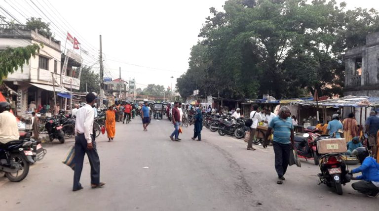सप्तरीका सडकमा जथाभावी पार्किङ, व्यवस्थापनमा छैन कसैको ध्यान