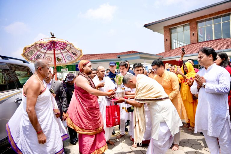 जगद्गुरु शंकराचार्यद्वारा चन्द्रागिरिस्थित भालेश्वर मन्दिरमा पूजा अर्चना