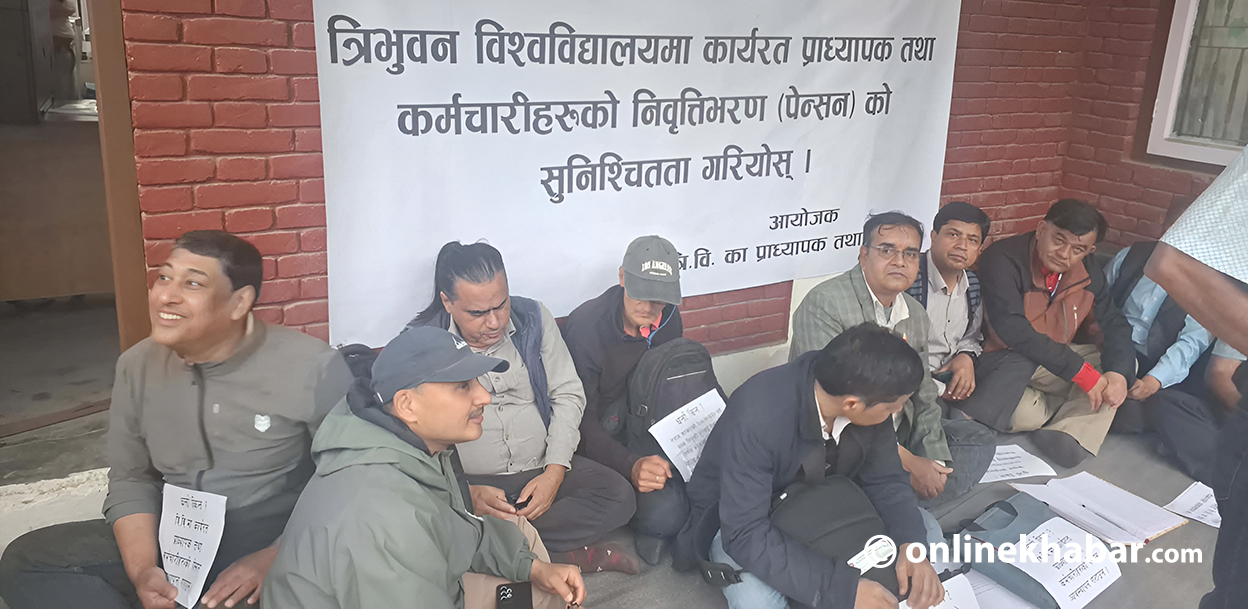 त्रिविका पेन्सन पीडित प्राध्यापक-कर्मचारी २२ दिनदेखि धर्नामा