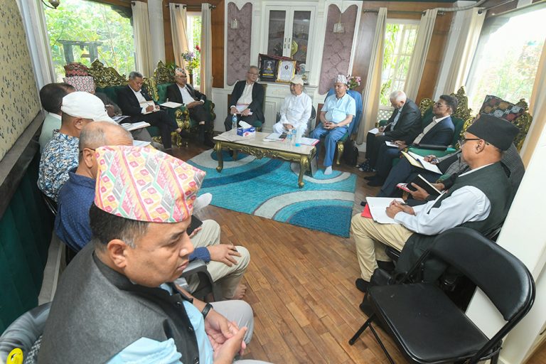 एमाले बैठकमा ४ उपाध्यक्षले राखे नेतृत्व रुपान्तरणको माग