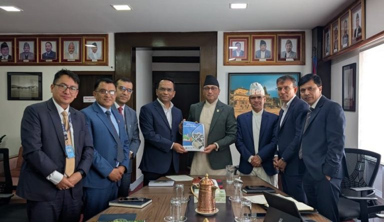राष्ट्र बैंकले अर्थ मन्त्रालयमा बुझायो बजेट समीक्षा प्रतिवेदन