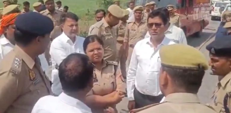 उत्तर प्रदेशको लखिमपुर खिरीमा ट्रक र भ्यान ठोकिँदा १० जनाको मृत्यु