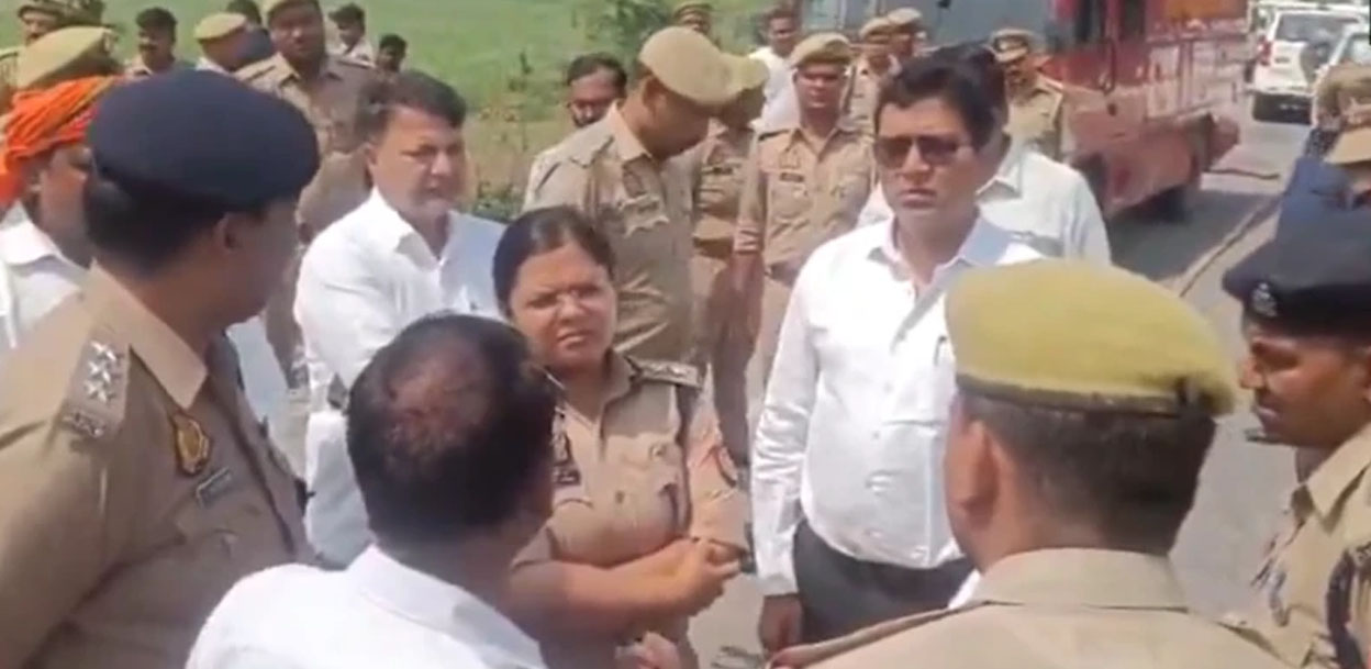 उत्तर प्रदेशको लखिमपुर खिरीमा ट्रक र भ्यान ठोकिँदा १० जनाको मृत्यु