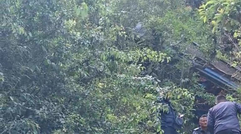 अर्घाखाँचीमा बस दुर्घटना, २४ जना घाइते