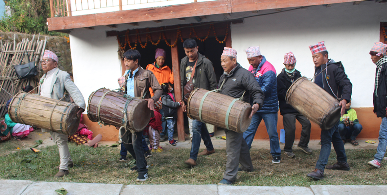 संकटमा आठपहरिया संस्कृति