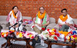 कान्सबाट फर्किएको ‘एलिफेन्ट्स इन द फग’ को टिमलाई विमानस्थलमा स्वागत