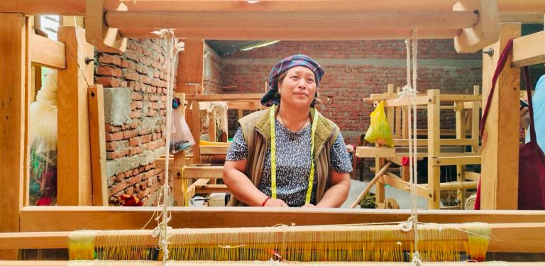 ढाका उद्योगमार्फत आत्मनिर्भर बन्दै तमानखोलाका महिला
