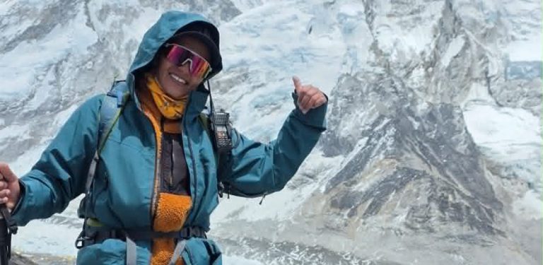 सशस्त्रकी सहायक हवलदार अनिता कार्कीद्वारा सगरमाथाको सफल आरोहण