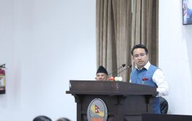 ‘व्यापारिक घरानाका कार्यक्रममा जाने, दुई तिहाइको सरकारलाई ललकार्ने ?’