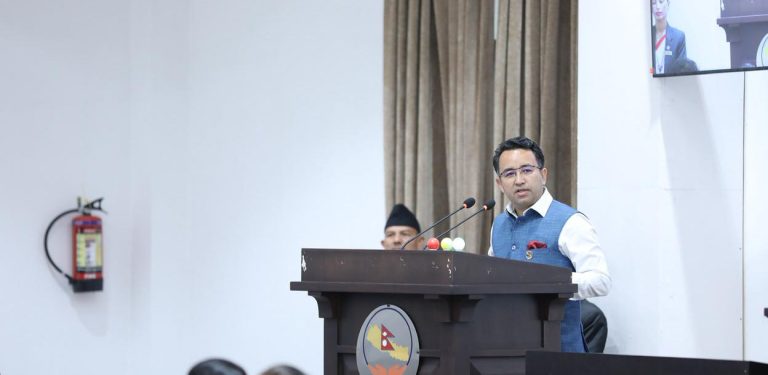 कामु प्रधानन्यायाधीशमाथि रास्वपाको प्रश्न : व्यापारिक घरनाका कार्यक्रममा पुग्ने, दुई तिहाईको सरकारलाई ललकार्ने ?