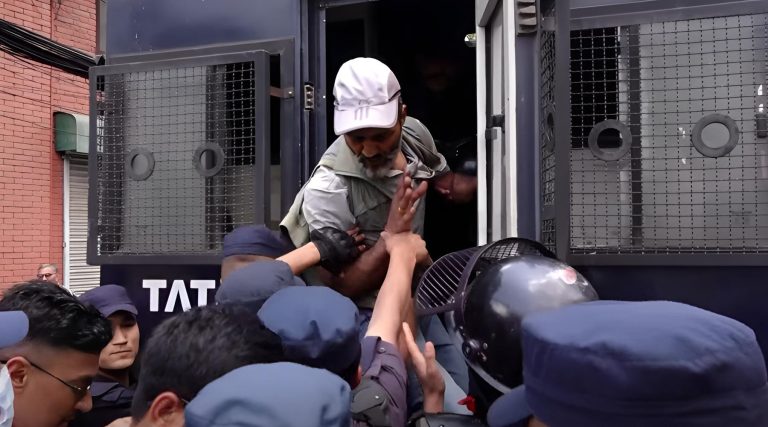 मानव अधिकार आयोगको प्रतिवेदन सार्वजनिक गर्न माग गर्दै प्रदर्शन, १० जना पक्राउ