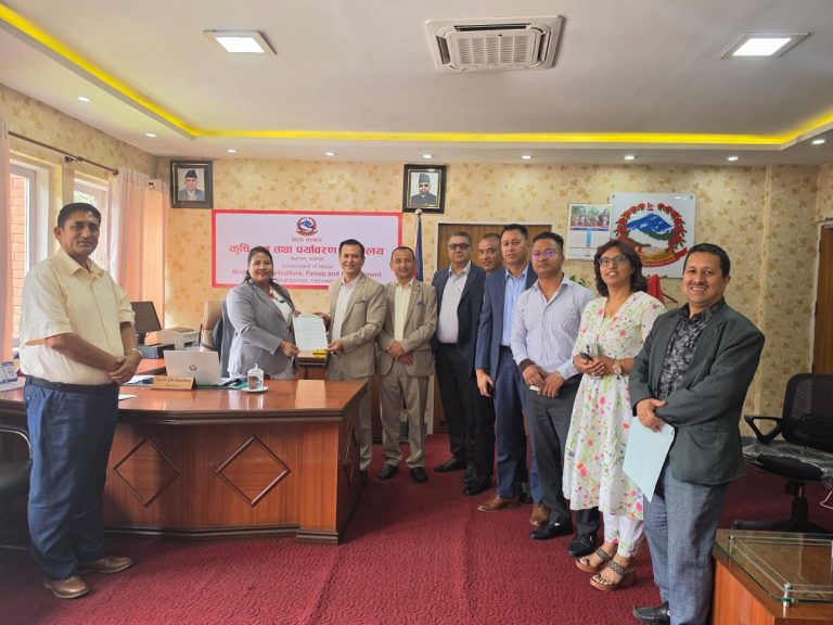 निकुञ्जले रोकेका जलविद्युत् आयोजनाको काम सुरु गराउन मन्त्रीलाई ध्यानाकर्षण