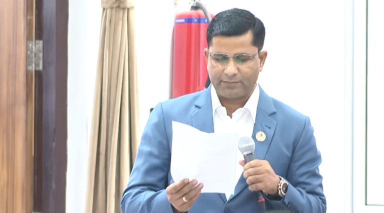 एमाले सांसद्को प्रश्न : सिमावर्ती क्षेत्रका नागरिकलाई दण्डित गर्ने यो कस्तो व्यवस्था ?