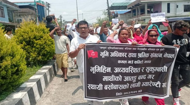 निर्वाचनको दुई महिनामै झापा-५ सरकारविरुद्ध प्रदर्शन