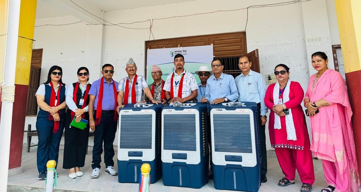 कामना सेवा विकास बैंकद्वारा रुपन्देहीको पशुपति माविलाई कुलर हस्तान्तरण