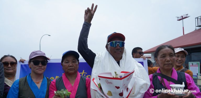 ३२ पटक सगरमाथा चढेर काठमाडौं फर्किए कामिरिता, भन्छन्– विदेशीलाई नेपाल चिनाउने मेरो उद्देश्य
