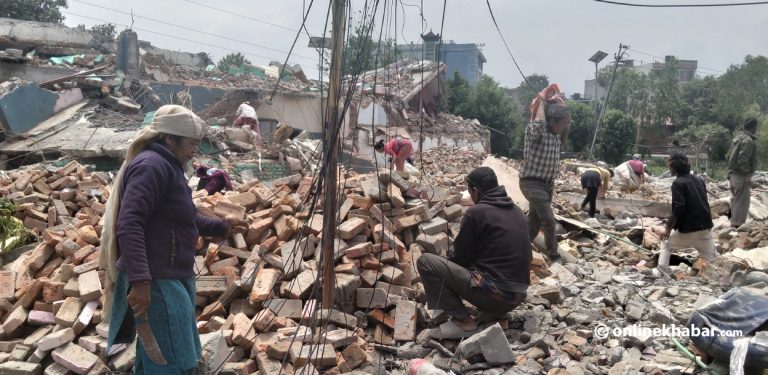 खाली गरिएका सुकुमवासी बस्तीमा कवाडी संकलन गर्ने बढे
