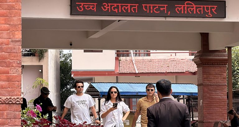 ‘लालीबजार’ को मुद्दामा सुनुवाइ भइरहँदा अदालत पुगिन् स्वस्तिमा खड्का