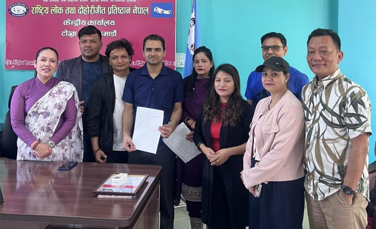 अश्लिलता फैलाउने कलाकार र आयोजकलाई कार्वाही गर्न सरकारलाई आग्रह