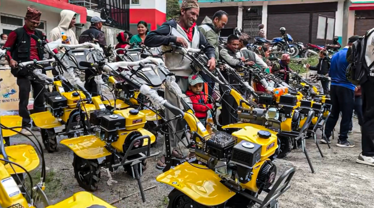 ढोरपाटनका किसानलाई अनुदानमा यान्त्रिक हलो   