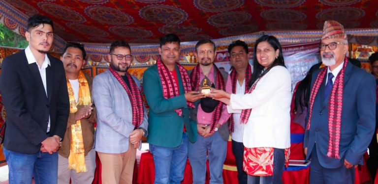 लोक सञ्चारकर्मीको बनभोज,  राजु परियारदेखि टीकासम्मको सांस्कृतिक प्रस्तुति 