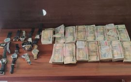 कैलालीमा प्रहरीद्वारा भारतमा चोरिएको गरगहना र नगदसहित दुई करोड १० लाख बरामद