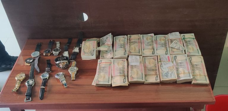 कैलालीमा प्रहरीद्धारा भारतमा चोरिएको गरगहना र नगदसहित दुई करोड १० लाख बरामद