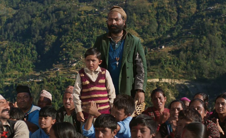 ‘रोल नं १’ को मर्मस्पर्शी ट्रेलर : गरिब भएकैले शिक्षाबाट बञ्चित हुनुपर्ने यथार्थ चित्रण