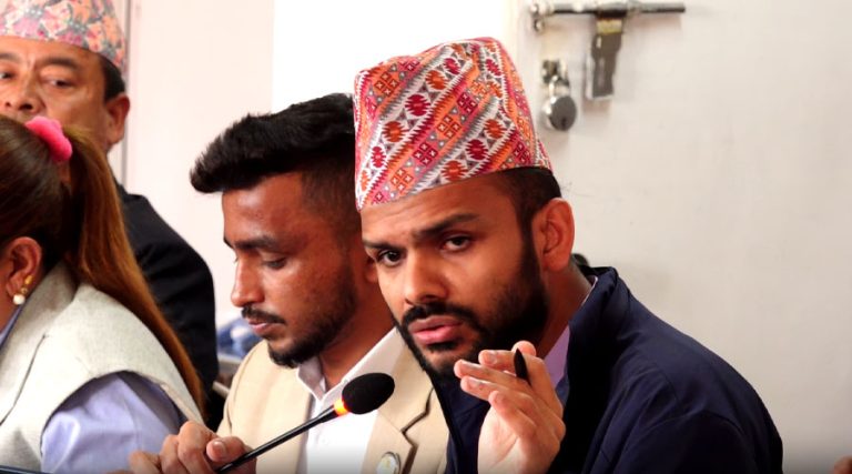 बाँदर मार्नुपर्छ भनेर हचुवाको तालमा नबोलौं : सागर ढकाल