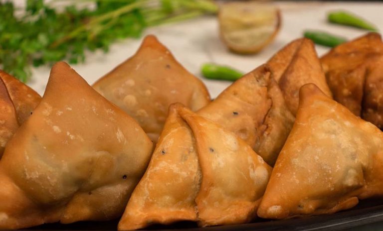 सर्वप्रिय समोसा, यो कहिले र कसले बनायो होला ?
