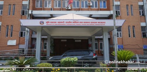 गाभिएपछि सारियो मन्त्रालय (तस्वीरहरू)