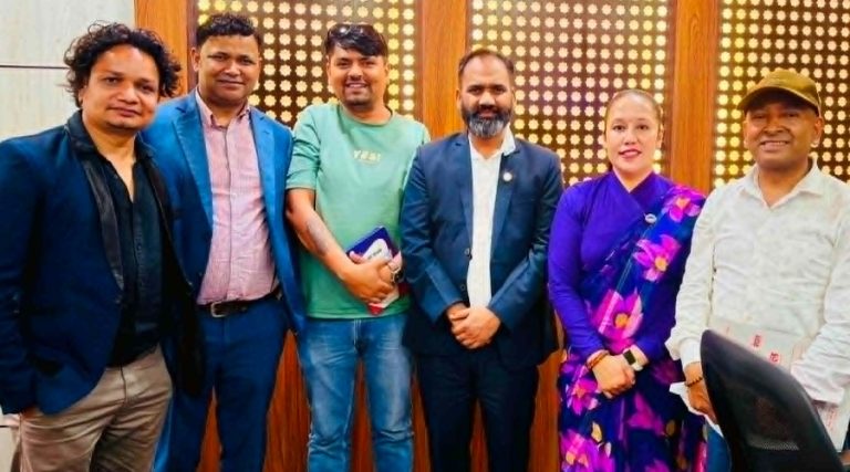 दोहोरी क्षेत्रलाई व्यवस्थित र मर्यादित बनाउन पर्यटनमन्त्रीसमक्ष प्रतिवेदन पेश