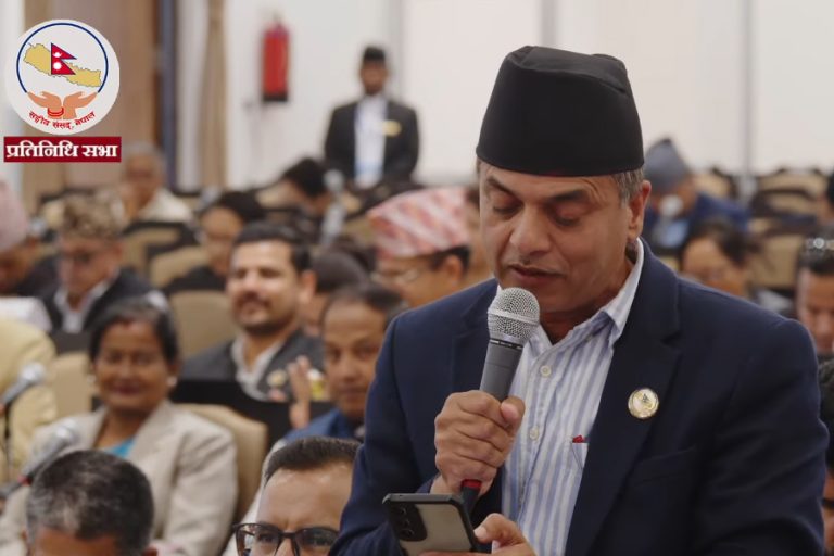 सांसदलाई किसानको फोन : विकास बरु ढिला होस्, बाँदरबाट अन्नबाली जोगाइदिनुपर्‍यो