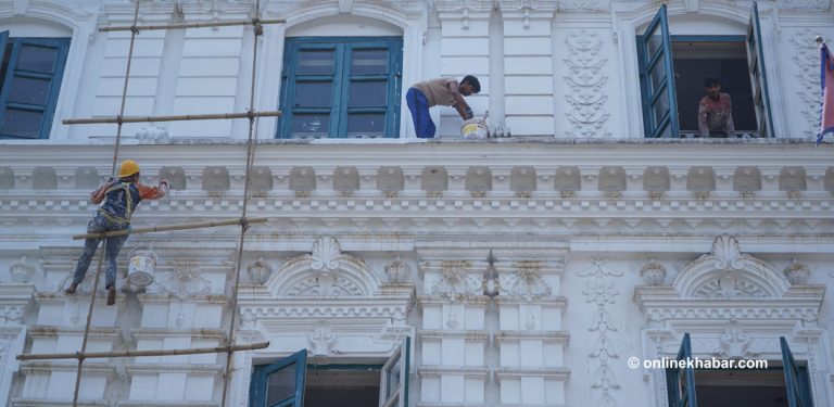 जेनजी आन्दोलनमा क्षतिग्रस्त प्रधानमन्त्री कार्यालय मर्मत गरिँदै (तस्वीरहरू)