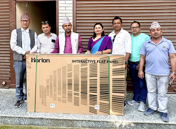 तनहुँ आँबुखैरेनीका चार विद्यालयलाई स्मार्ट बोर्ड   